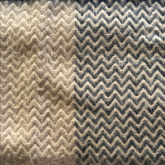 Cashmere Scarf with Fringe - Picture 4 of 10